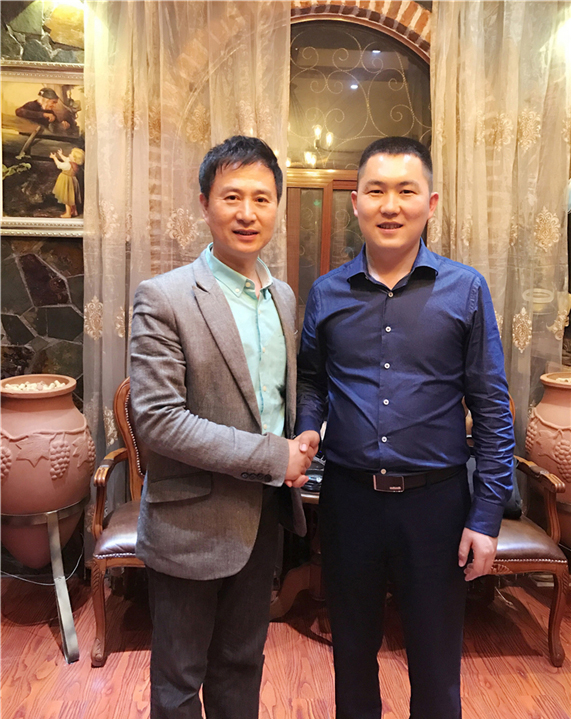 伊小军与海政歌舞团著名男高音歌唱家-孙维良合影