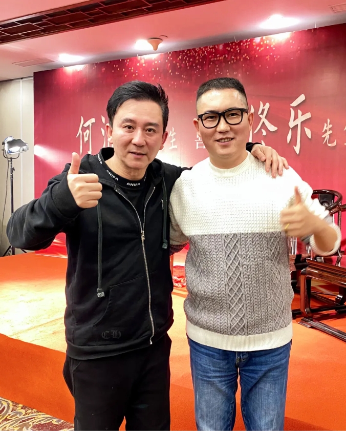 伊小军与著名演员赵毅合影