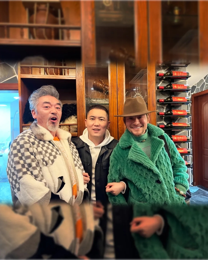 伊小军与著名演员何涌生、演员杜奕衡合影