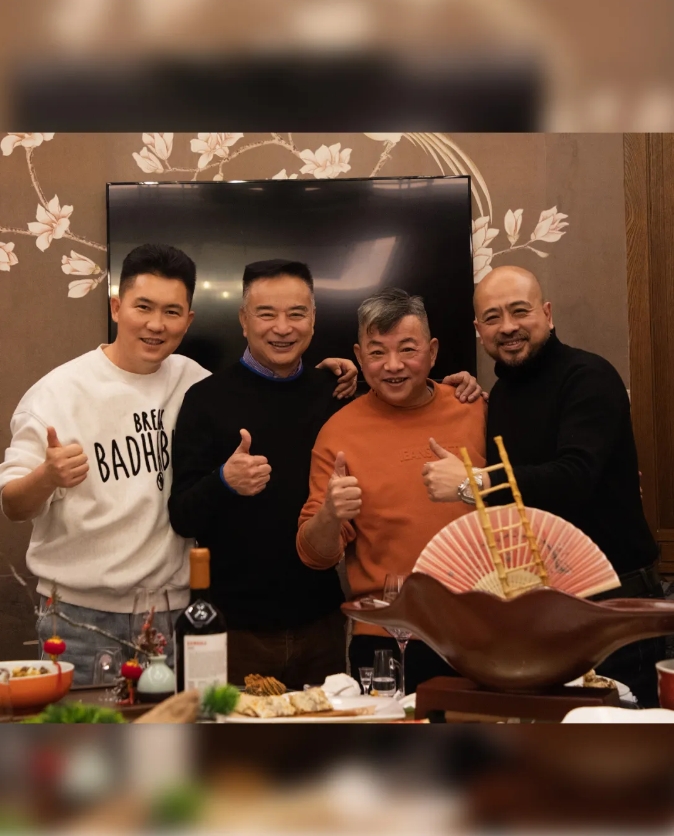 著名演员岳跃利、张春年、马爱民与伊小军
