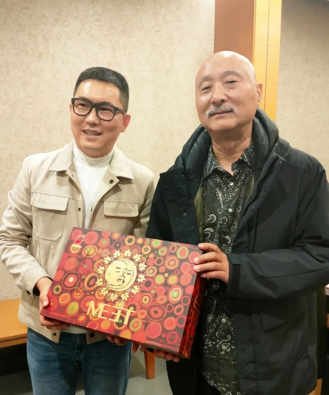 伊小军与喜剧表演艺术家陈佩斯合影