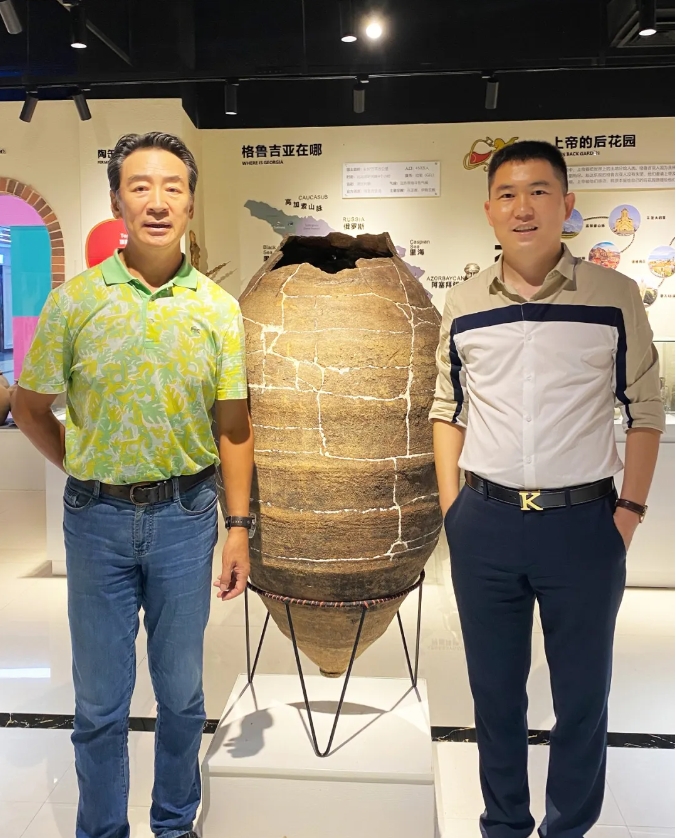 伊小军携艺术家寇振海参观格鲁吉亚博物馆