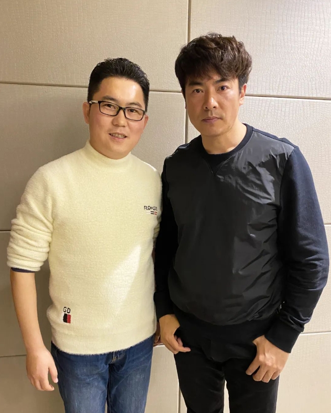 伊小军与著名演员于波合影