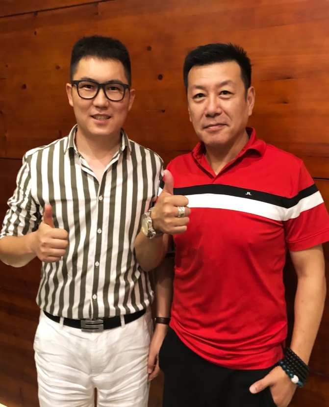 伊小军与著名演员赵岩松合影