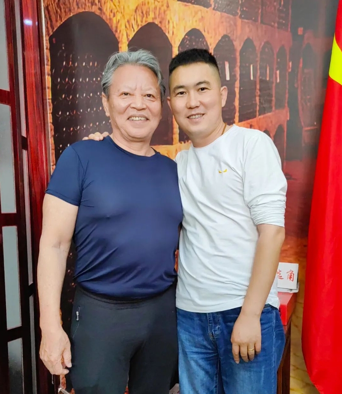 伊小军与著名演员赵小锐合影